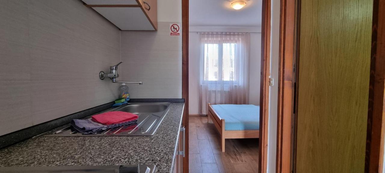 Apartments Mark - 10 M From Sea Medulin Exterior foto