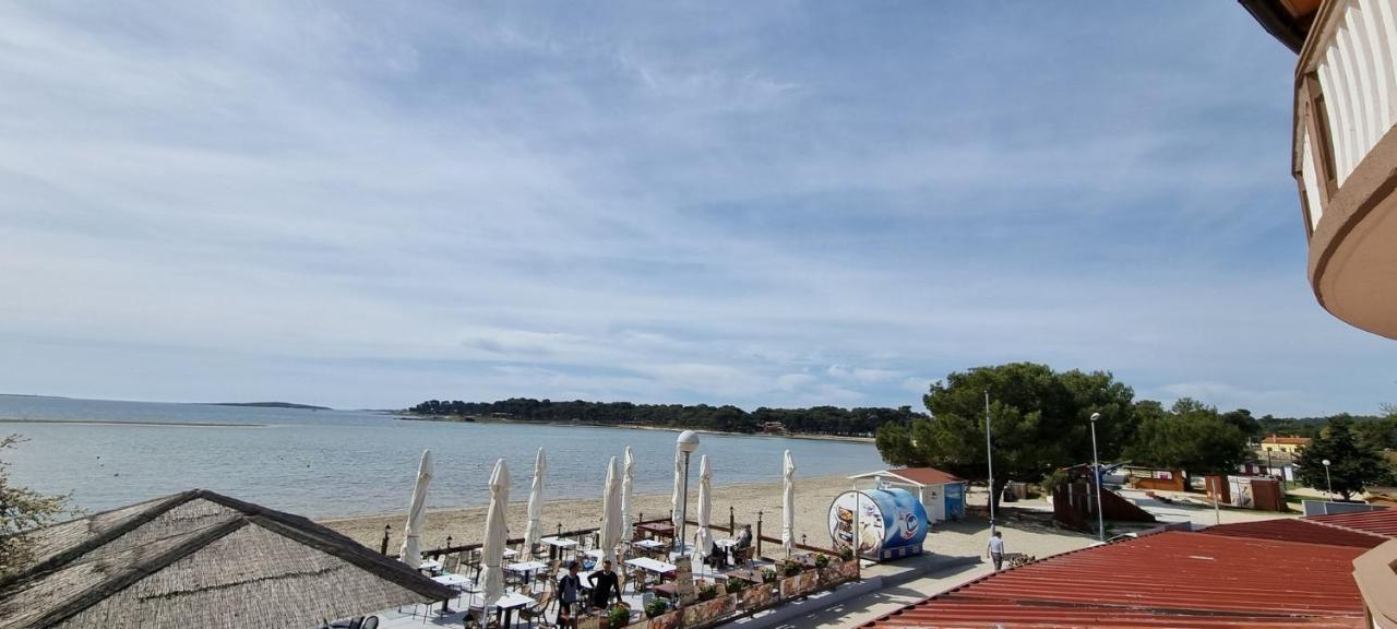 Apartments Mark - 10 M From Sea Medulin Exterior foto