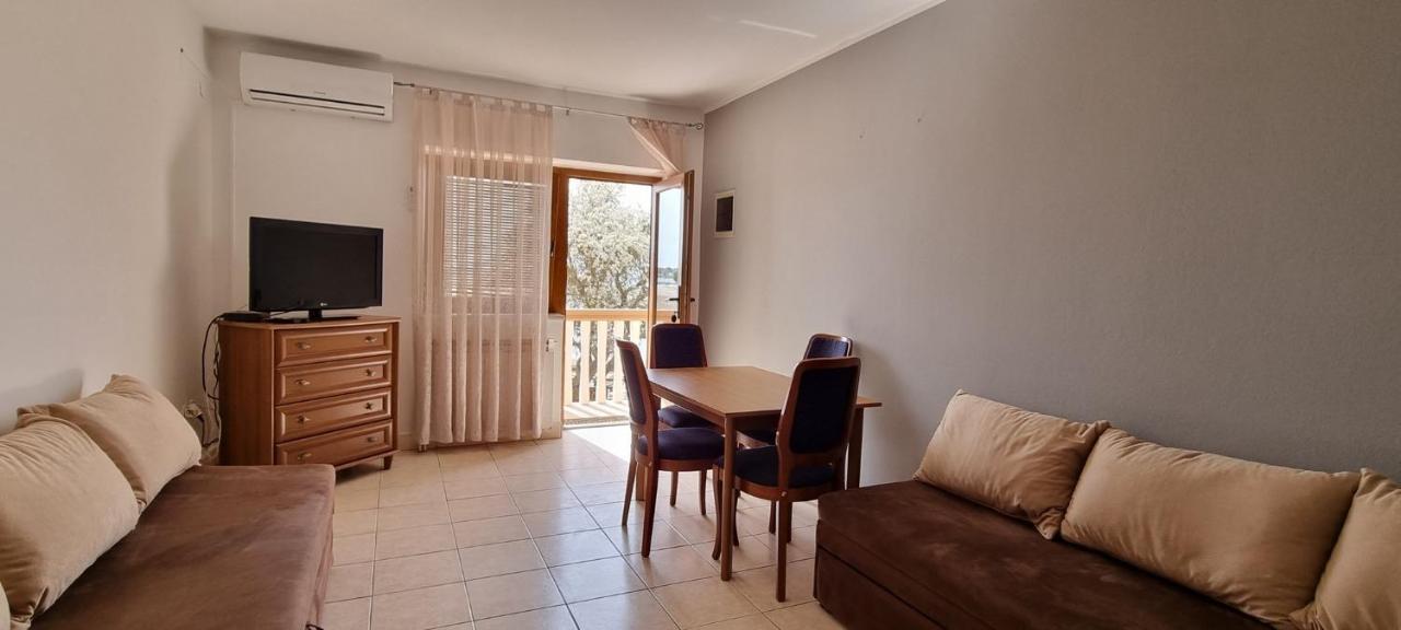 Apartments Mark - 10 M From Sea Medulin Exterior foto